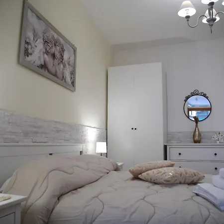 La Maison Du Centre Апартаменты *