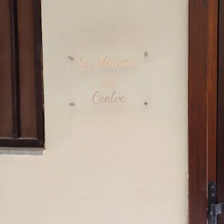 La Maison Du Centre Апартаменты *